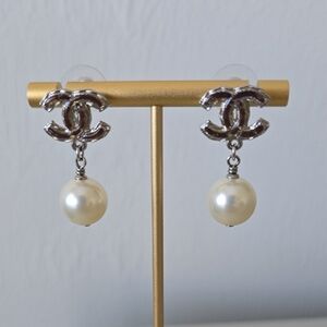 Authentic CHANEL Silver Vintage Style CC Logo Boucles Oreille Earrings